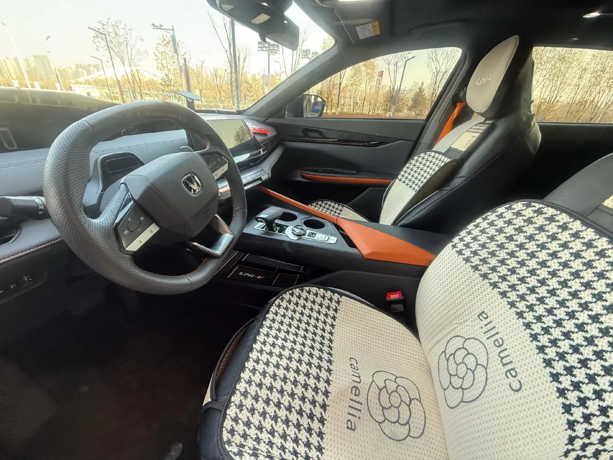 2022 ChangAn UNI-V 1.5T 188HP L4 7DCT,autocango,china used car exporter,china ev exporter,chinese used car exporter,chinese used ev exporter