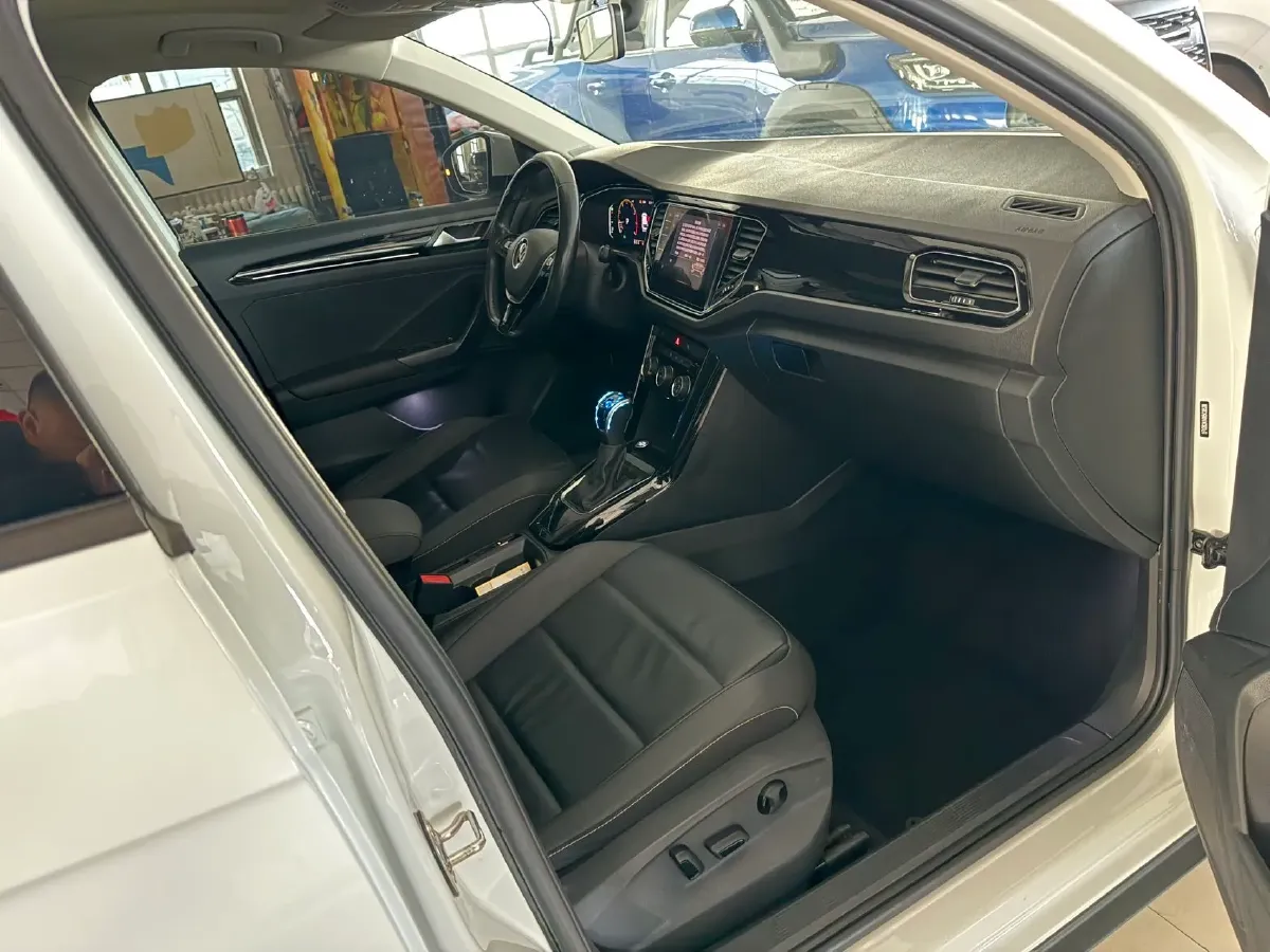 2022 Volkswagen T-Roc 1.4T 150HP L4 7DCT,autocango,china used car exporter,china ev exporter,chinese used car exporter,chinese used ev exporter