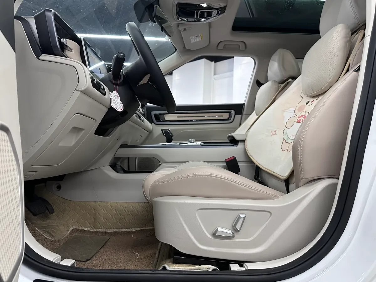 2023 Geely ICON 1.5T 181HP L4 7DCT,autocango,china used car exporter,china ev exporter,chinese used car exporter,chinese used ev exporter