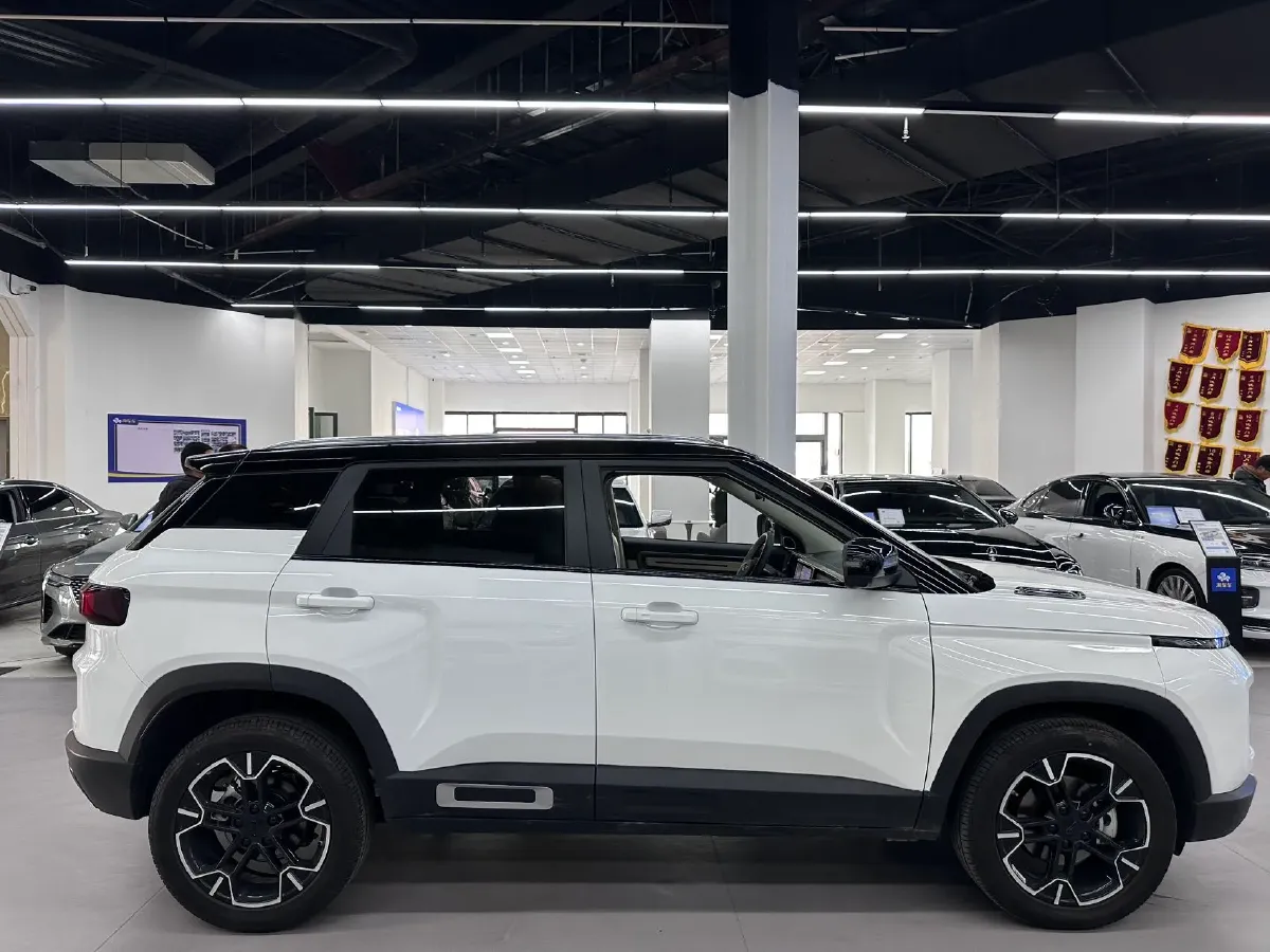 2023 Geely ICON 1.5T 181HP L4 7DCT,autocango,china used car exporter,china ev exporter,chinese used car exporter,chinese used ev exporter