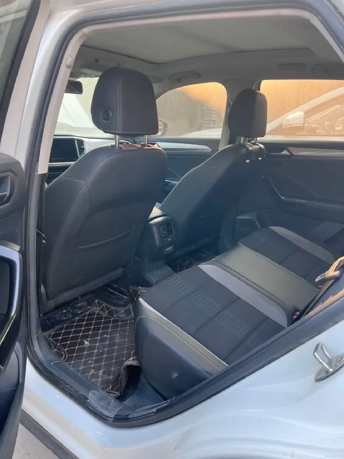 2022 Volkswagen T-Roc 1.4T 150HP L4 7DCT,autocango,china used car exporter,china ev exporter,chinese used car exporter,chinese used ev exporter