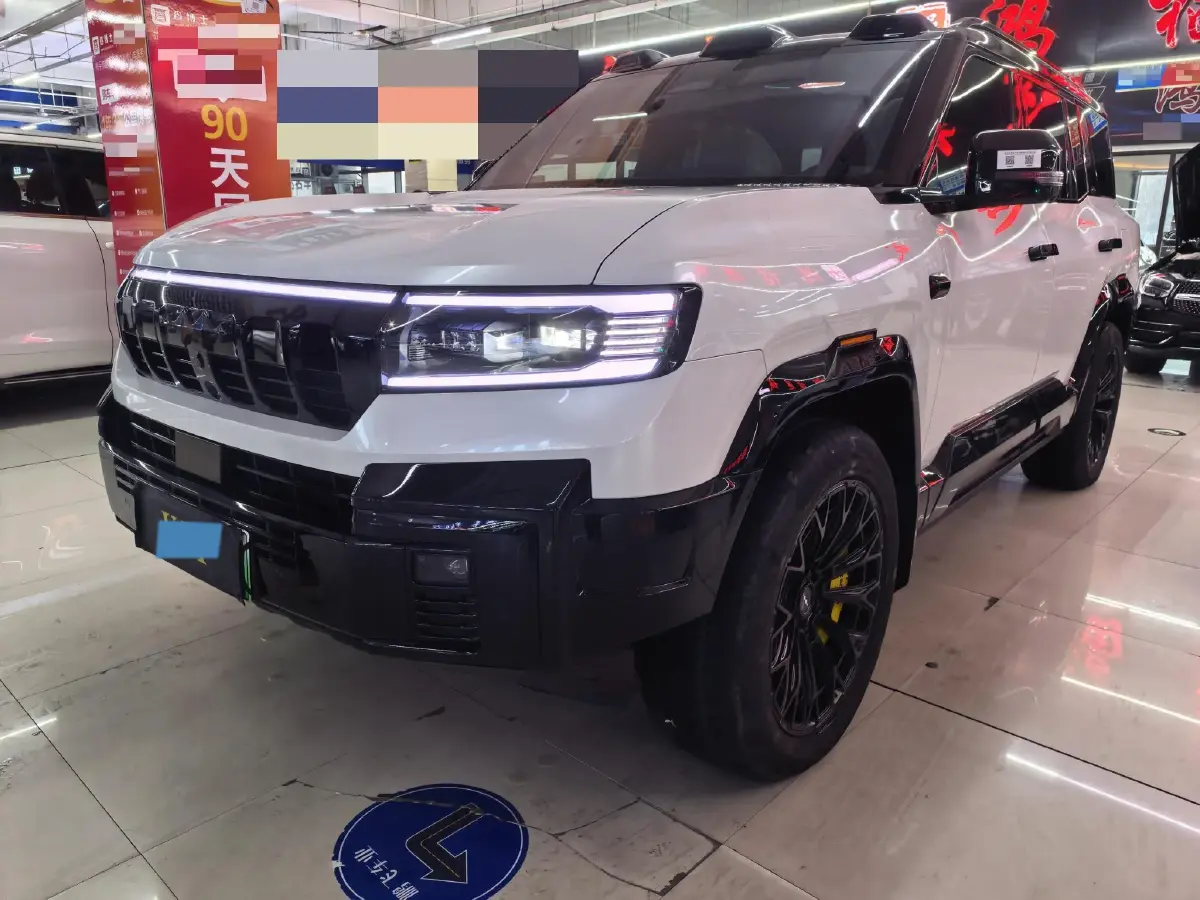 2025 FangChengBao Bao 8 2.0T 245HP L4 E-CVT PHEV 36.8KWH