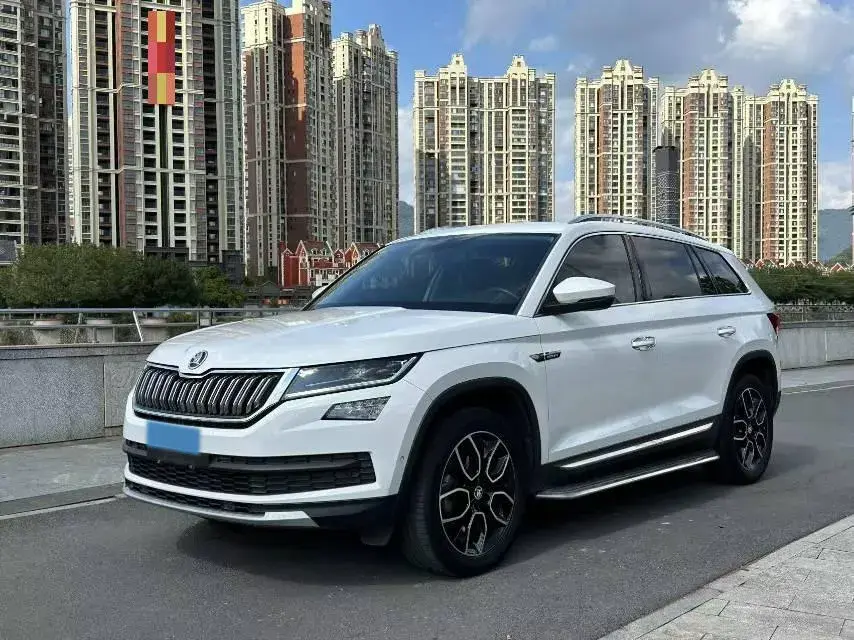 2019 Skoda Superb 2.0T 220HP L4 7DCT