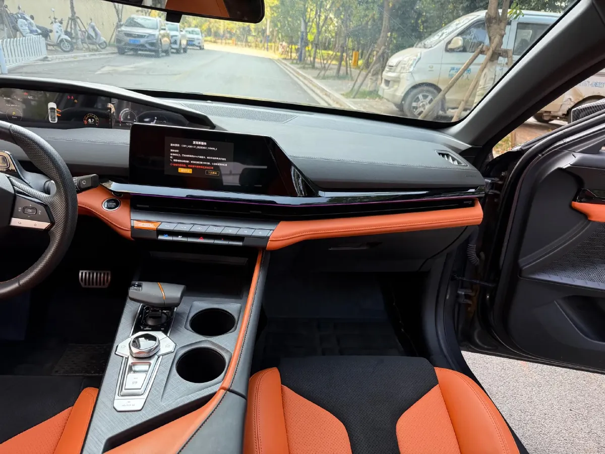 2023 ChangAn UNI-V 1.5T 188HP L4 7DCT,autocango,china used car exporter,china ev exporter,chinese used car exporter,chinese used ev exporter