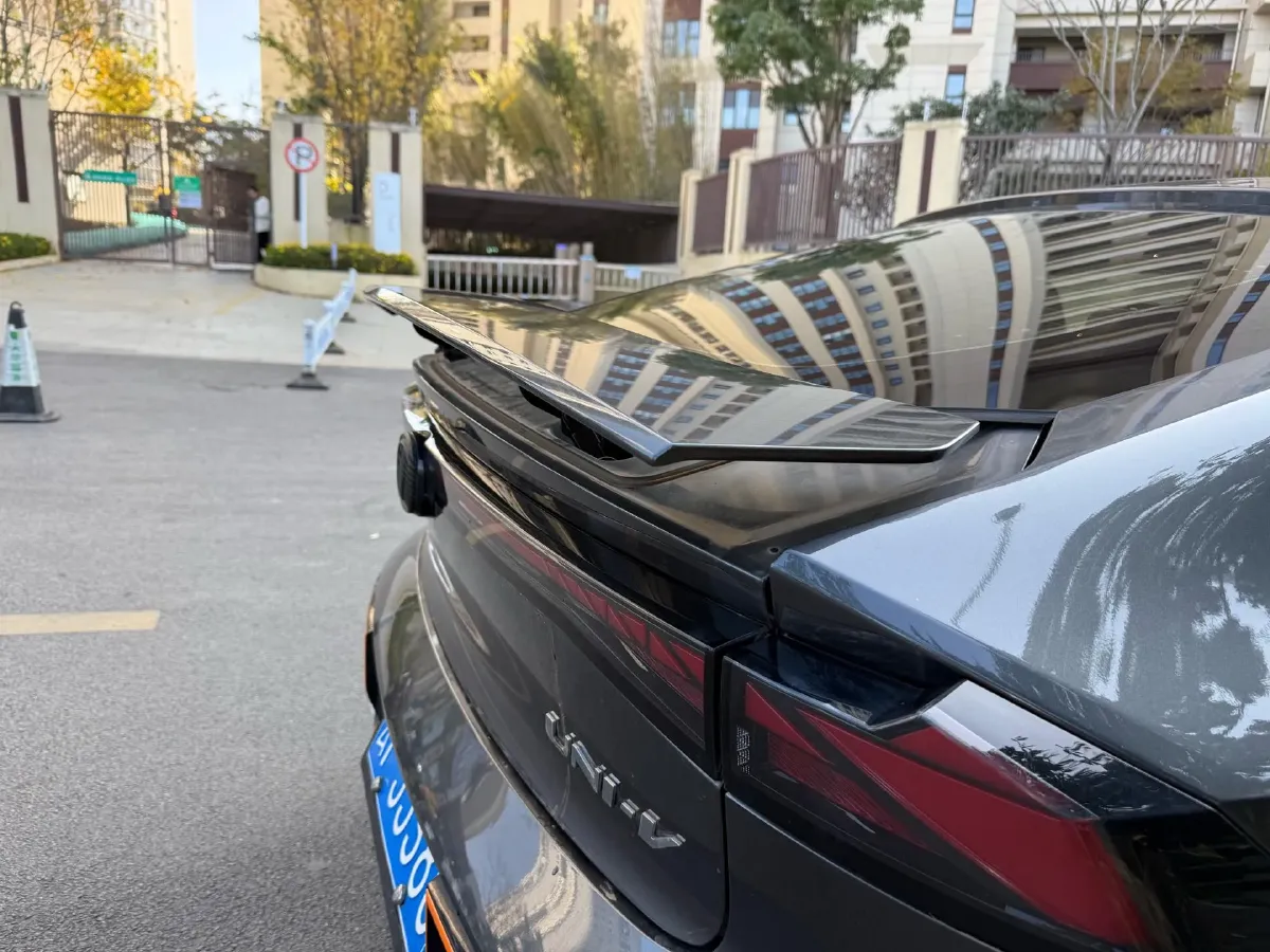 2023 ChangAn UNI-V 1.5T 188HP L4 7DCT,autocango,china used car exporter,china ev exporter,chinese used car exporter,chinese used ev exporter