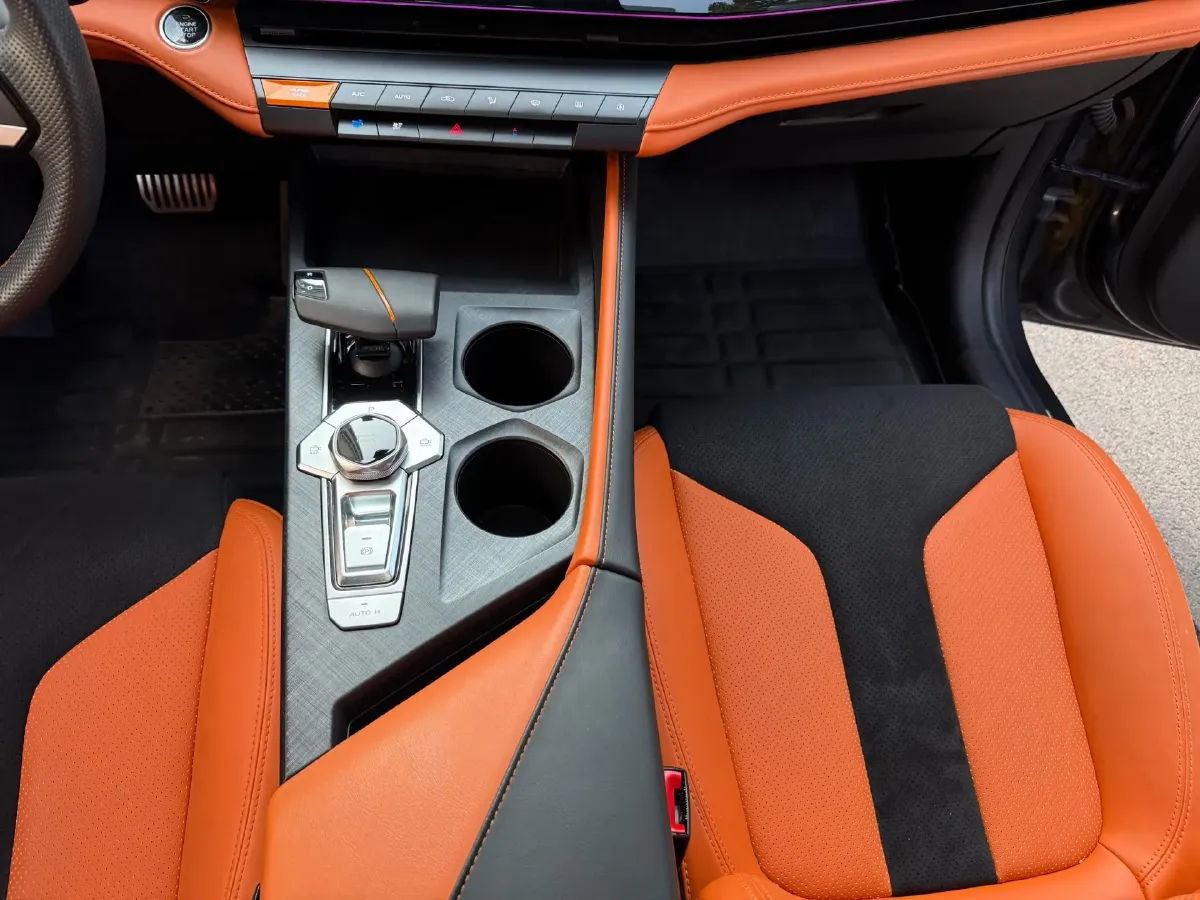 2023 ChangAn UNI-V 1.5T 188HP L4 7DCT,autocango,china used car exporter,china ev exporter,chinese used car exporter,chinese used ev exporter