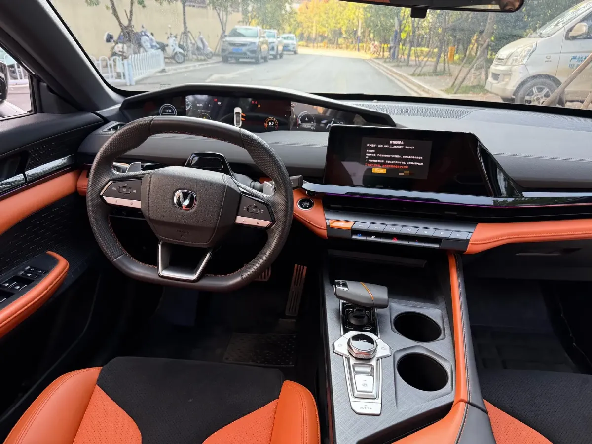 2023 ChangAn UNI-V 1.5T 188HP L4 7DCT,autocango,china used car exporter,china ev exporter,chinese used car exporter,chinese used ev exporter