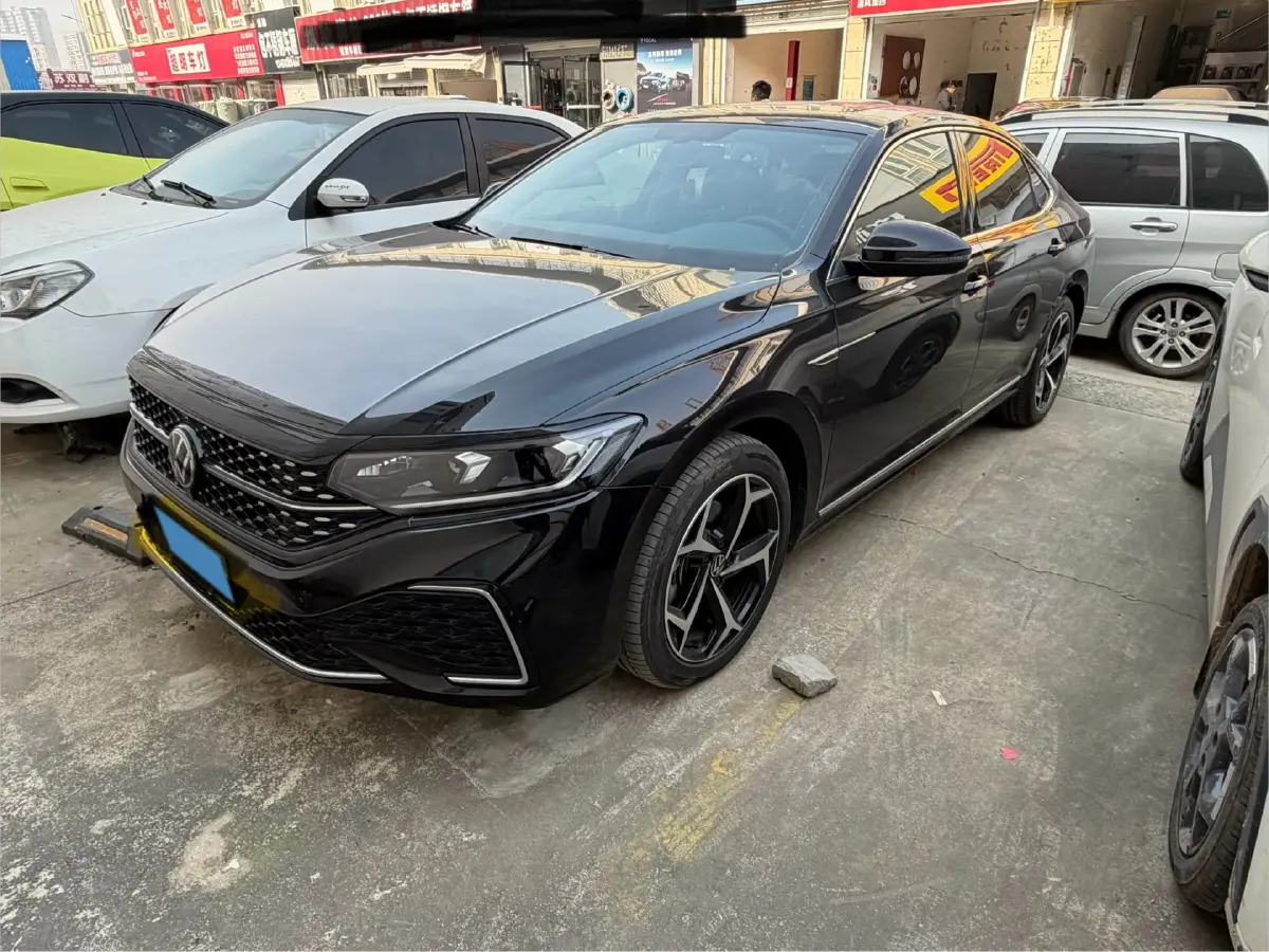 2024 Volkswagen Passat 2.0T 220HP L4 7DCT