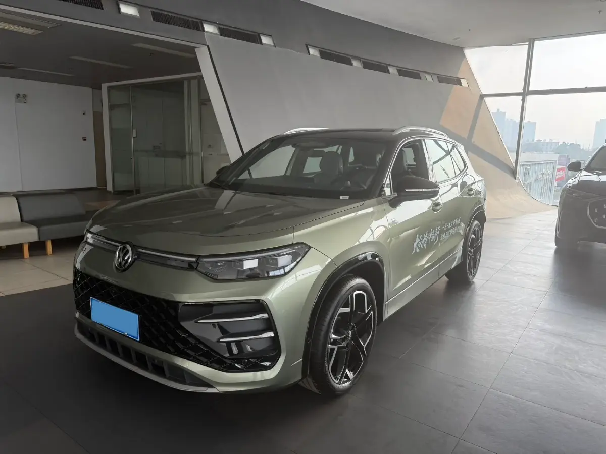 2025 Volkswagen Tayron 2.0T 220HP L4 7DCT