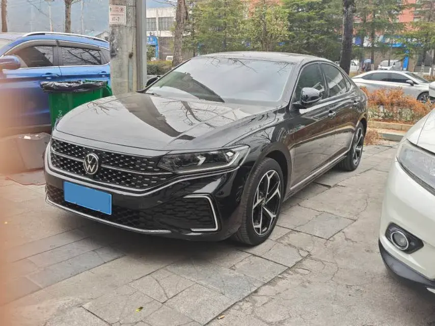 2024 Volkswagen Passat 2.0T 220HP L4 7DCT