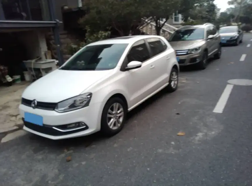 2016 Volkswagen Polo 1.6L 110HP L4 6AT