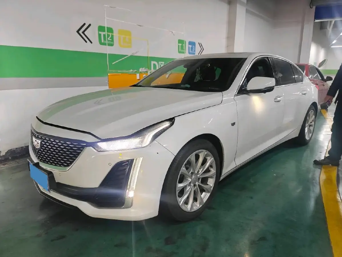 2022 Cadillac CT5 2.0T 237HP L4 10AT