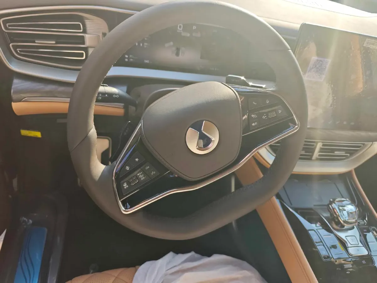 2025 Denza D9 1.5T 156HP L4 E-CVT PHEV 40KWH,autocango,china used car exporter,china ev exporter,chinese used car exporter,chinese used ev exporter