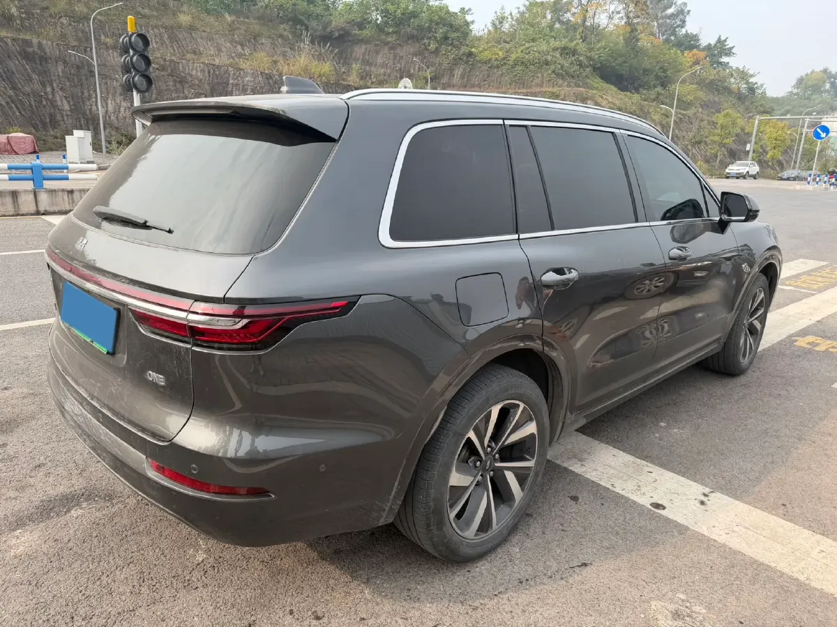 2021 Li ONE Range Extended 131HP REEV 40.5KWH,autocango,china used car exporter,china ev exporter,chinese used car exporter,chinese used ev exporter