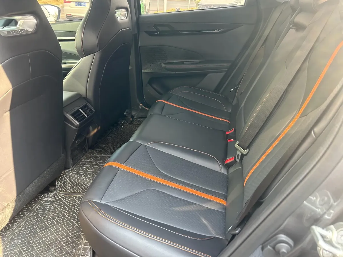 2024 ChangAn UNI-V 1.5T 188HP L4 7DCT,autocango,china used car exporter,china ev exporter,chinese used car exporter,chinese used ev exporter