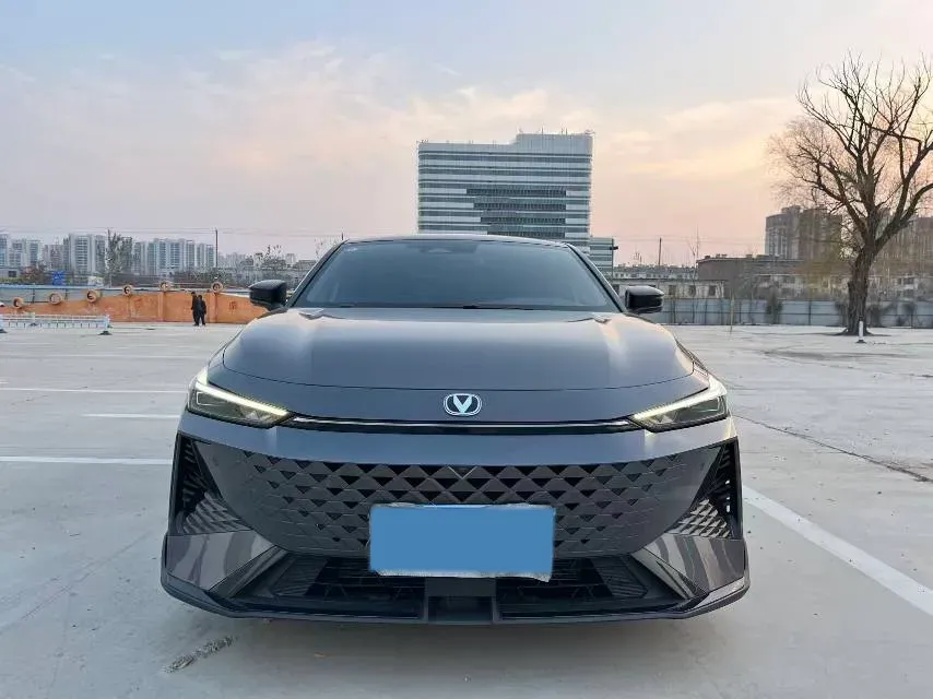 2024 ChangAn UNI-V 1.5T 188HP L4 7DCT,autocango,china used car exporter,china ev exporter,chinese used car exporter,chinese used ev exporter