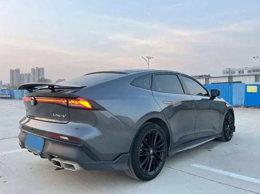 2024 ChangAn UNI-V 1.5T 188HP L4 7DCT,autocango,china used car exporter,china ev exporter,chinese used car exporter,chinese used ev exporter