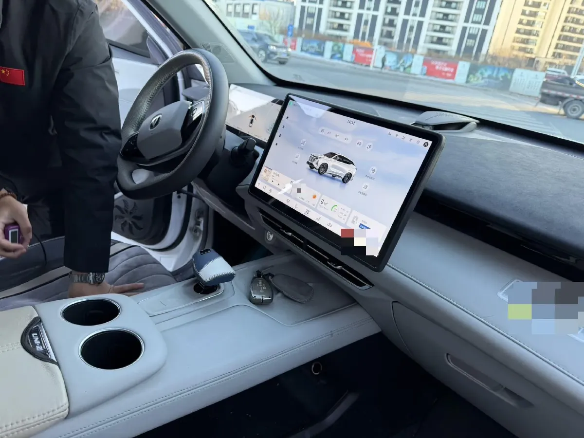 2024 ChangAn UNI-Z 1.5L 98HP L4 E-CVT PHEV 18.4KWH,autocango,china used car exporter,china ev exporter,chinese used car exporter,chinese used ev exporter