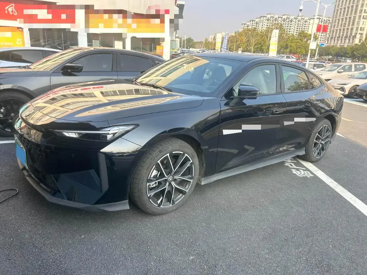 2024 ChangAn UNI-V iDD 1.5L 110HP L4 E-CVT PHEV 18.99KWH 2024 ChangAn UNI-V iDD 1.5L 110HP L4 E-CVT PHEV 18.99KWH