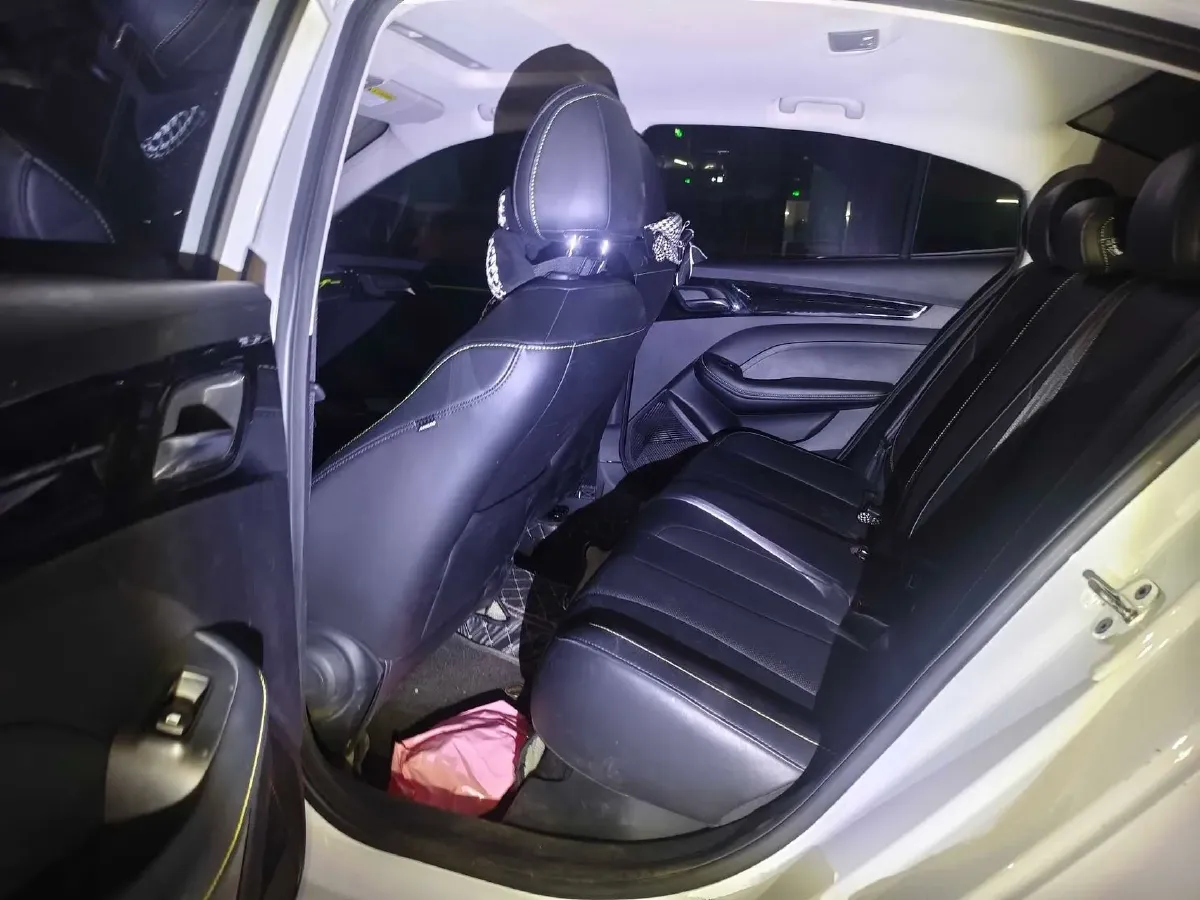 2021 Roewe i5 1.5L 120HP L4 CVT,autocango,china used car exporter,china ev exporter,chinese used car exporter,chinese used ev exporter