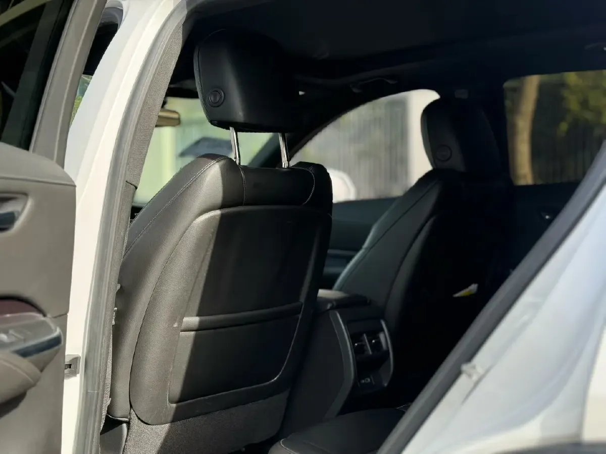 2020 Cadillac XT4 2.0T 237HP L4 9AT,autocango,china used car exporter,china ev exporter,chinese used car exporter,chinese used ev exporter