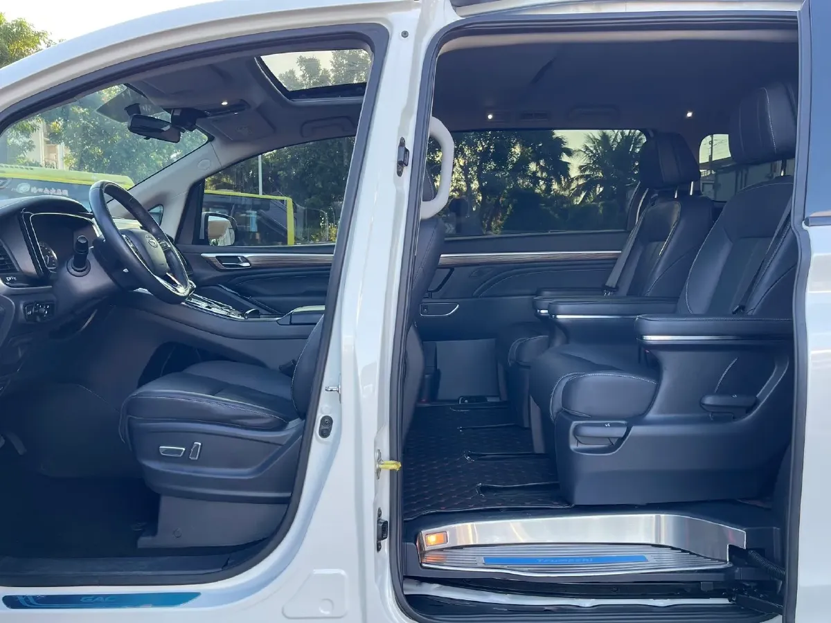 2021 GAC Trumpchi M8 2.0T 252HP L4 8AT,autocango,china used car exporter,china ev exporter,chinese used car exporter,chinese used ev exporter