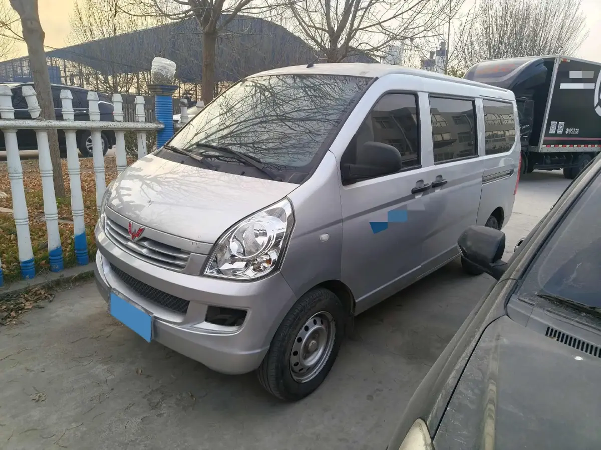 2021 WuLing RongGuang S 1.2L 76HP L4 5MT