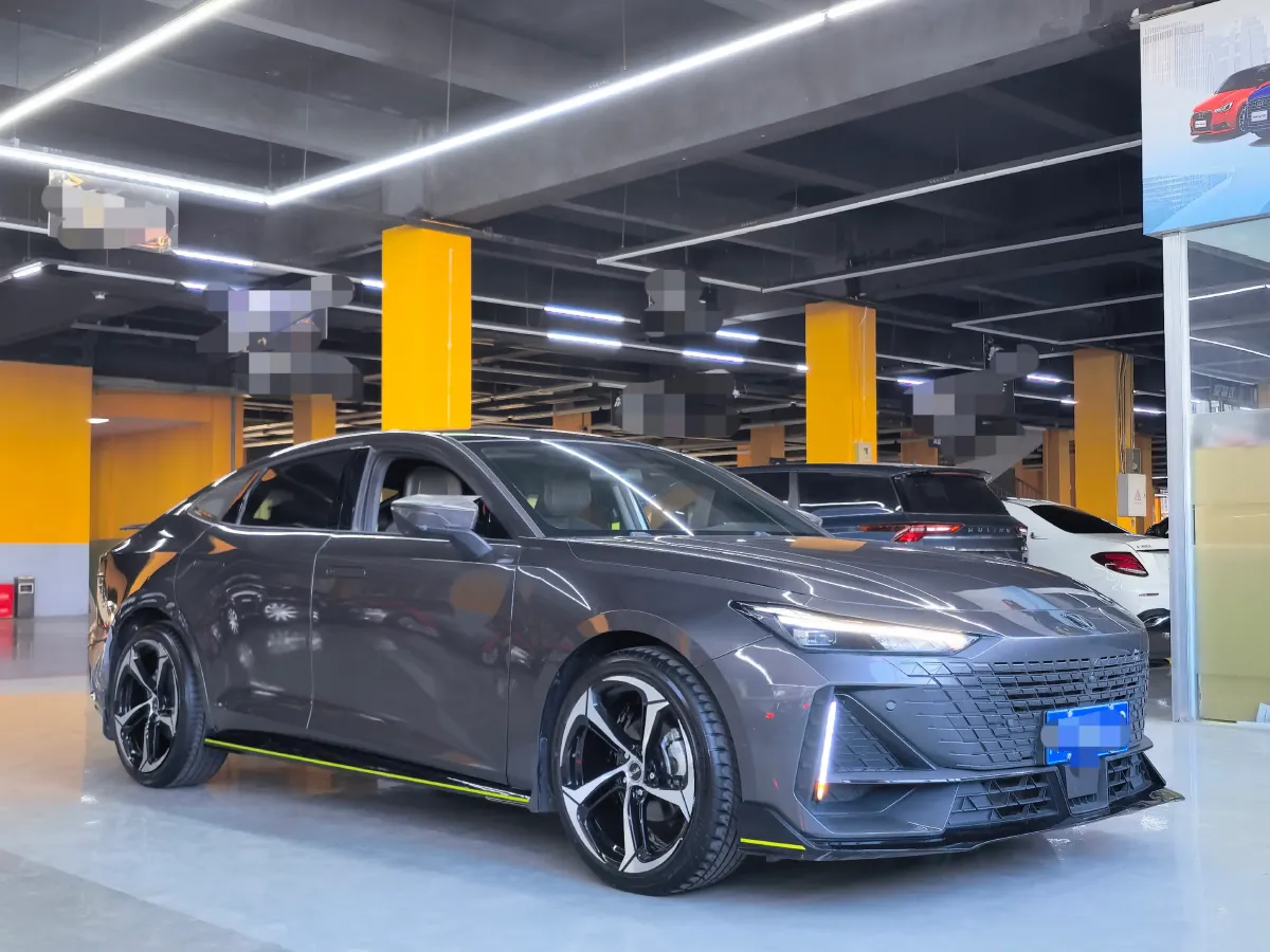 2022 ChangAn UNI-V 1.5T 188HP L4 7DCT,autocango,china used car exporter,china ev exporter,chinese used car exporter,chinese used ev exporter