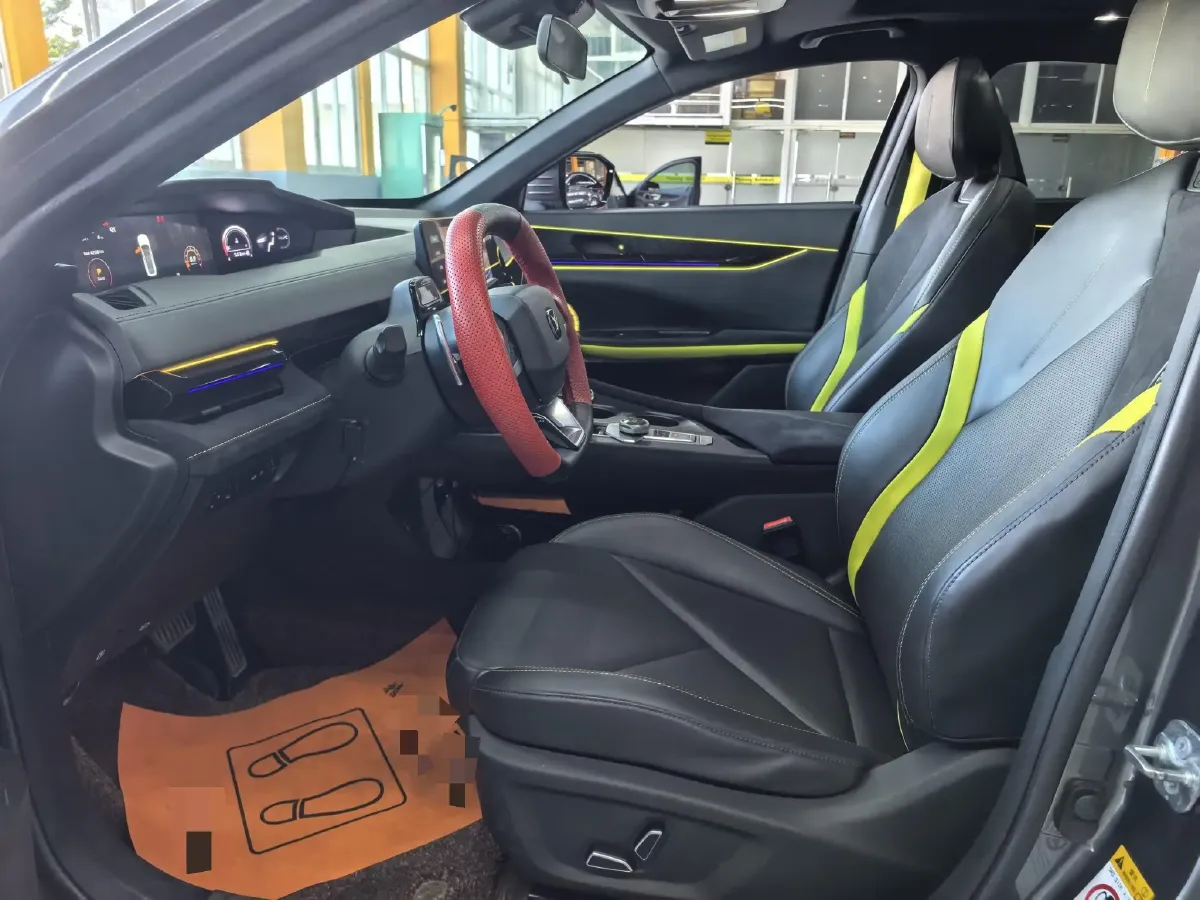 2022 ChangAn UNI-V 1.5T 188HP L4 7DCT,autocango,china used car exporter,china ev exporter,chinese used car exporter,chinese used ev exporter