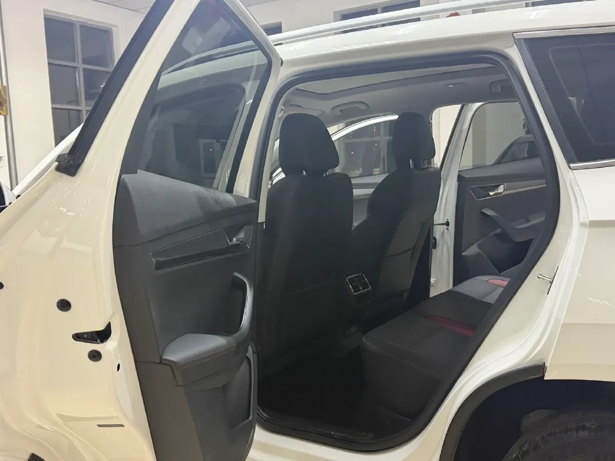 2022 Skoda Karoq 1.4T 150HP L4 7DCT,autocango,china used car exporter,china ev exporter,chinese used car exporter,chinese used ev exporter