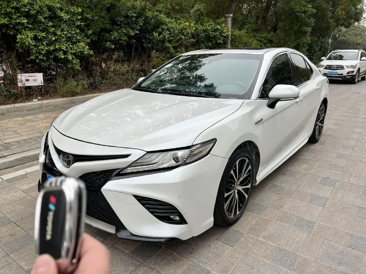 2019 Toyota Camry 2.5L 209HP L4 8AT