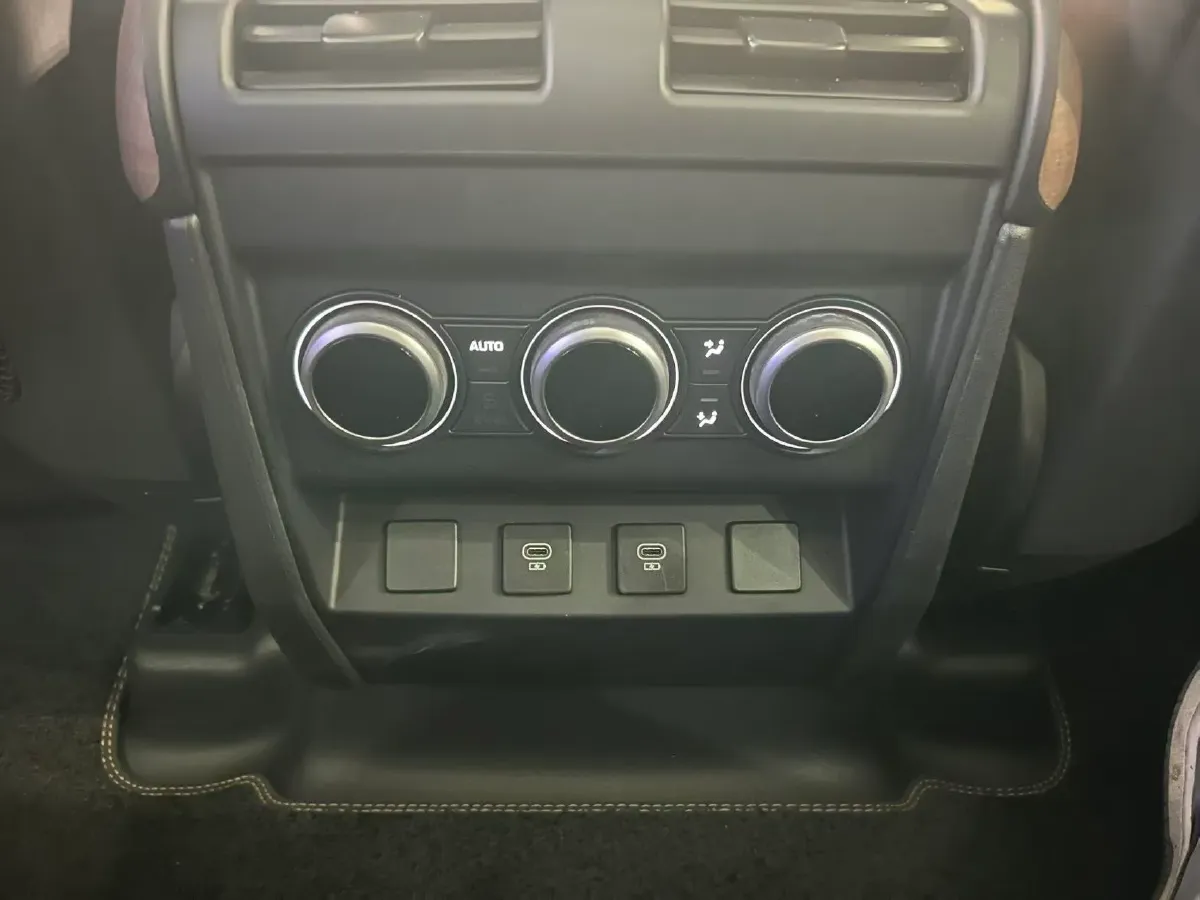 2024 Land Rover Defender 3.0T 400HP L6 8AT,autocango,china used car exporter,china ev exporter,chinese used car exporter,chinese used ev exporter