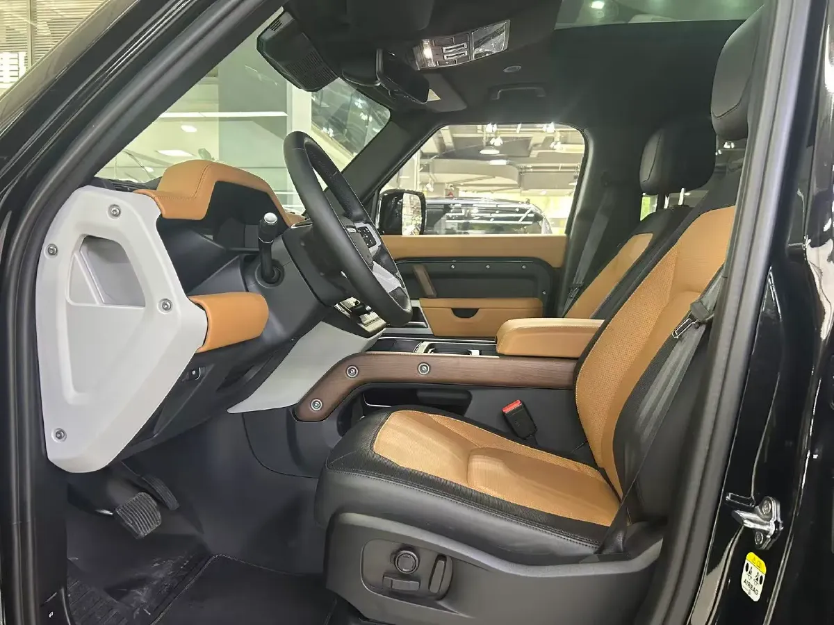 2024 Land Rover Defender 3.0T 400HP L6 8AT,autocango,china used car exporter,china ev exporter,chinese used car exporter,chinese used ev exporter