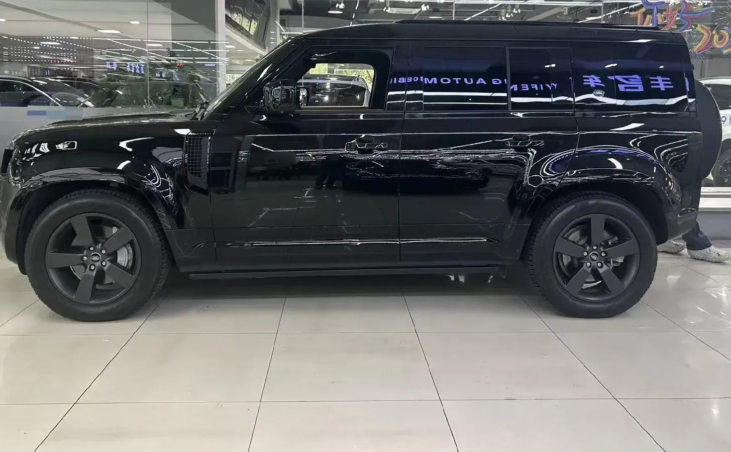 2024 Land Rover Defender 3.0T 400HP L6 8AT,autocango,china used car exporter,china ev exporter,chinese used car exporter,chinese used ev exporter