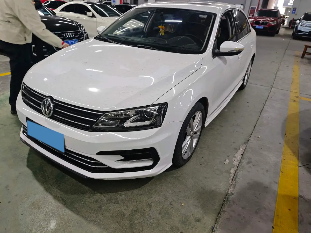 2018 Volkswagen Sagitar 1.4T 150HP L4 7DCT