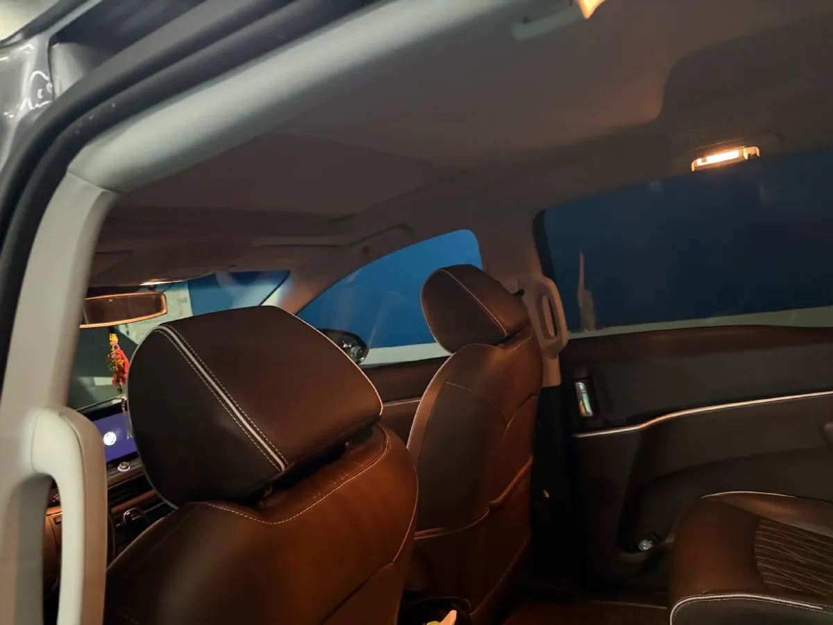 2021 Buick GL8 2.0T 237HP L4 9AT,autocango,china used car exporter,china ev exporter,chinese used car exporter,chinese used ev exporter