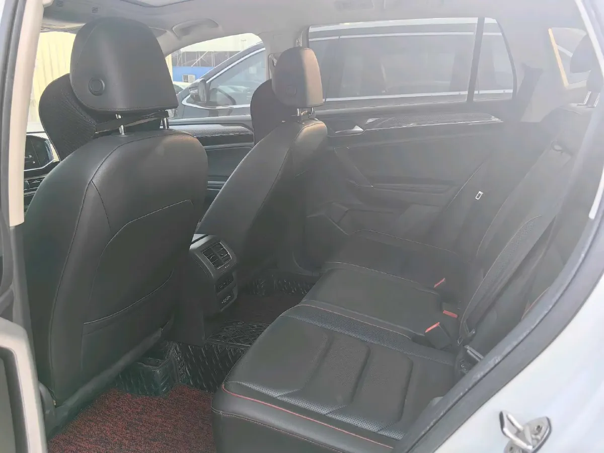 2019 Jeep Cherokee 2.0T 265HP L4 9AT,autocango,china used car exporter,china ev exporter,chinese used car exporter,chinese used ev exporter