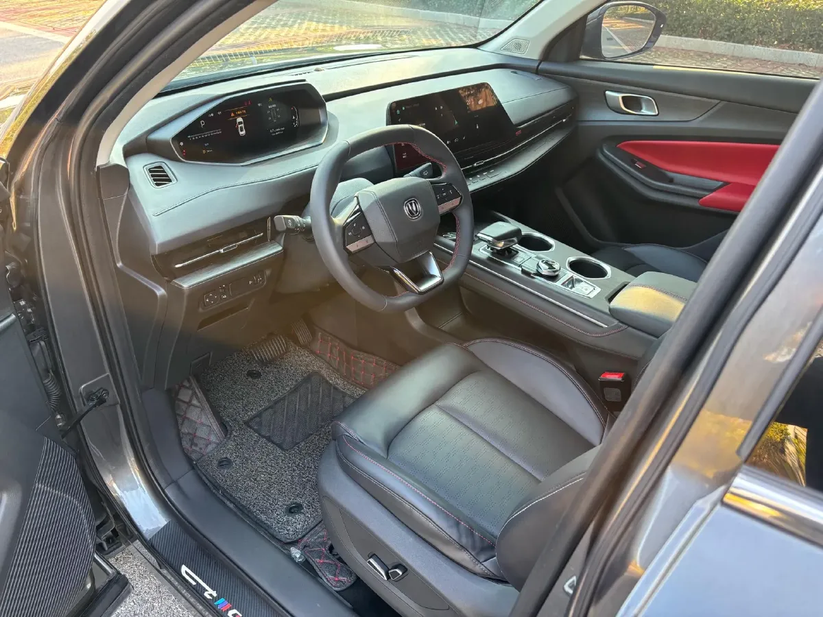 2022 ChangAn Oshan X7 Plus 1.5T 188HP L4 7DCT,autocango,china used car exporter,china ev exporter,chinese used car exporter,chinese used ev exporter