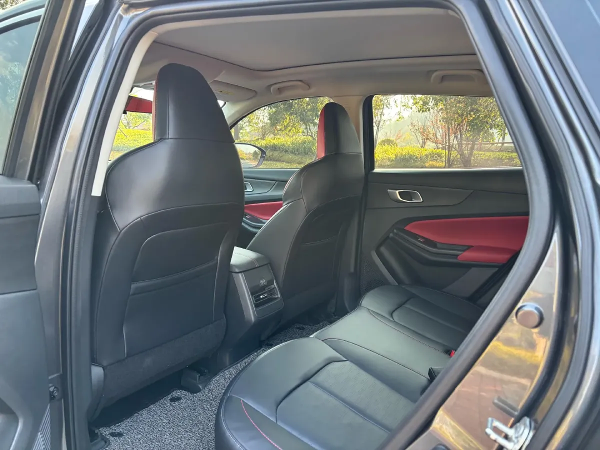 2022 ChangAn Oshan X7 Plus 1.5T 188HP L4 7DCT,autocango,china used car exporter,china ev exporter,chinese used car exporter,chinese used ev exporter