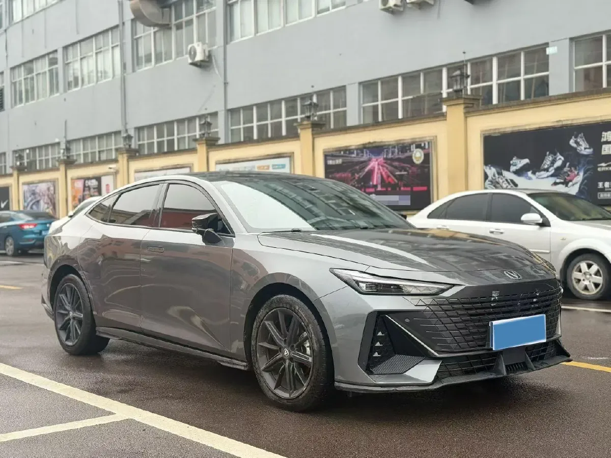 2022 ChangAn UNI-V 1.5T 188HP L4 7DCT,autocango,china used car exporter,china ev exporter,chinese used car exporter,chinese used ev exporter