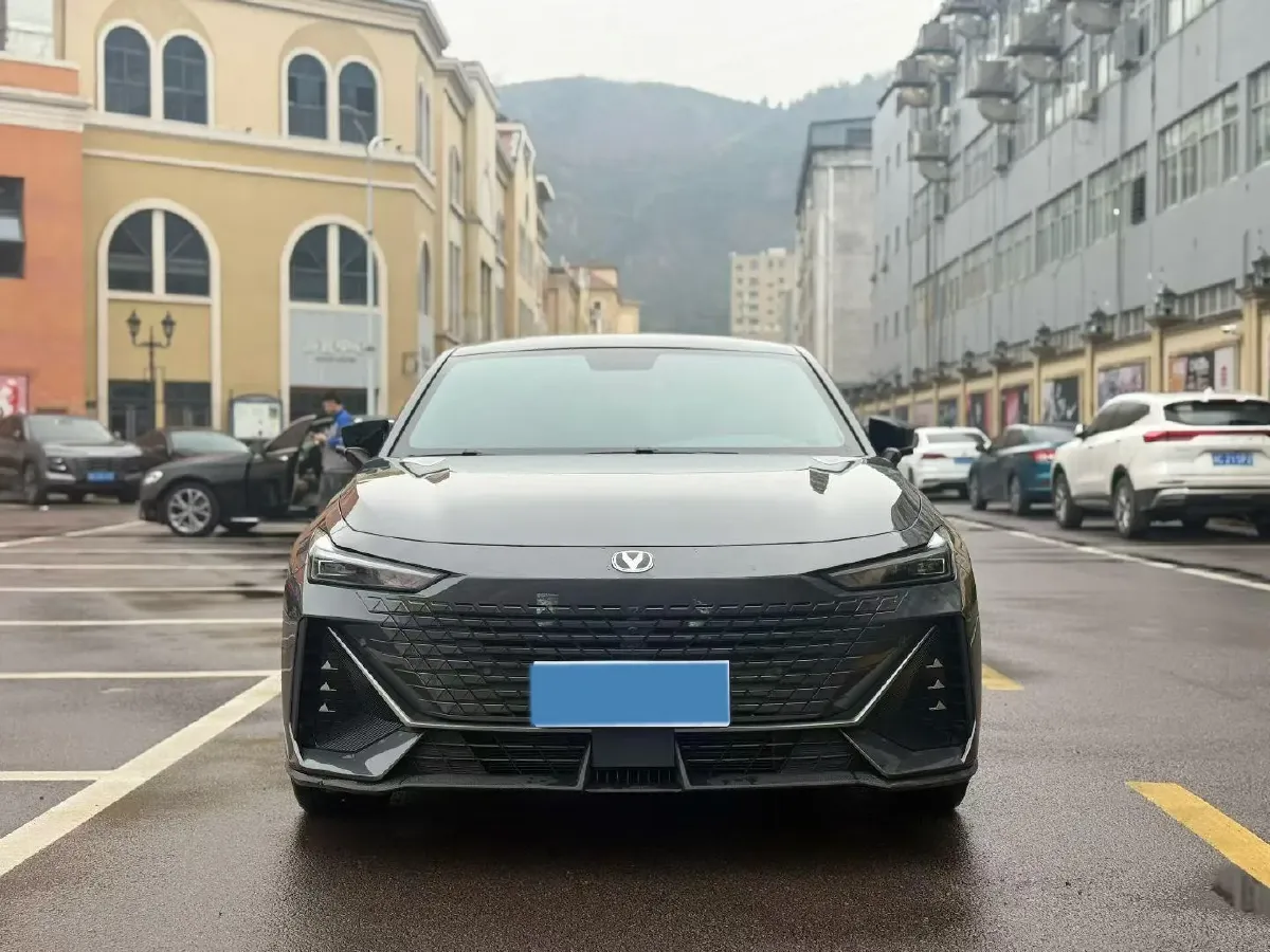 2022 ChangAn UNI-V 1.5T 188HP L4 7DCT,autocango,china used car exporter,china ev exporter,chinese used car exporter,chinese used ev exporter