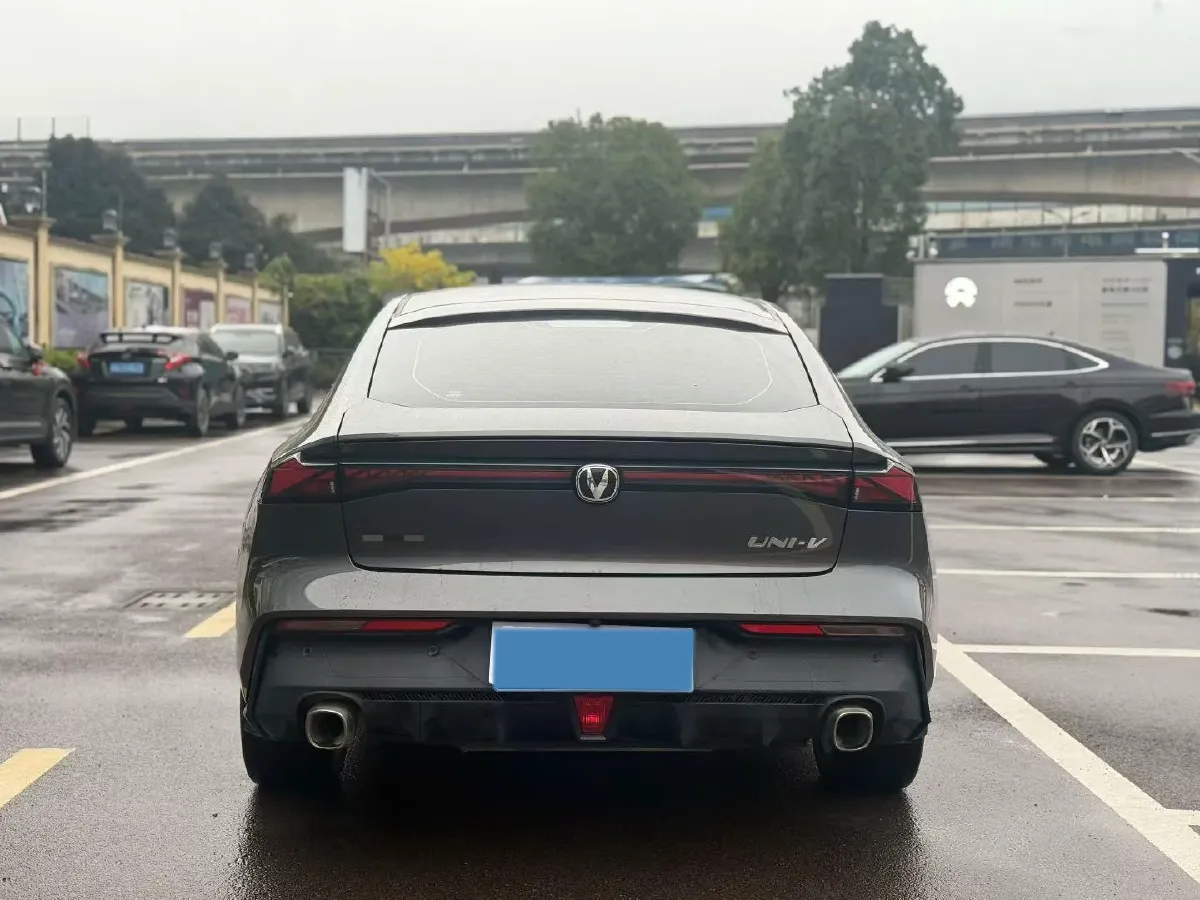 2022 ChangAn UNI-V 1.5T 188HP L4 7DCT,autocango,china used car exporter,china ev exporter,chinese used car exporter,chinese used ev exporter