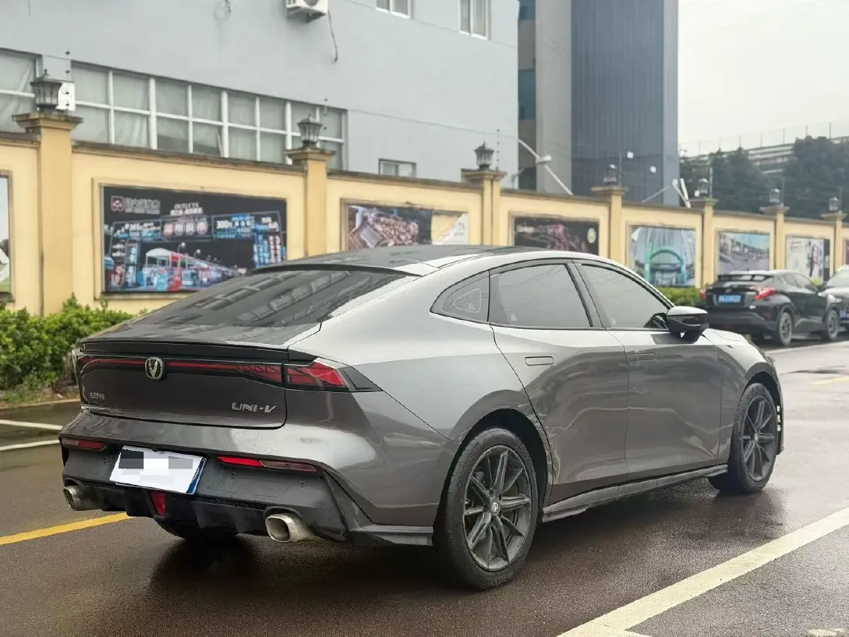 2022 ChangAn UNI-V 1.5T 188HP L4 7DCT,autocango,china used car exporter,china ev exporter,chinese used car exporter,chinese used ev exporter