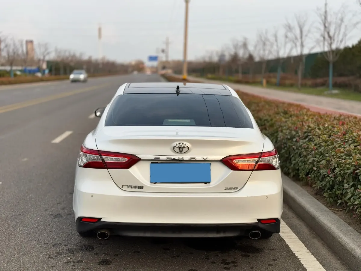 2021 Toyota Camry 2.5L 209HP L4 8AT,autocango,china used car exporter,china ev exporter,chinese used car exporter,chinese used ev exporter
