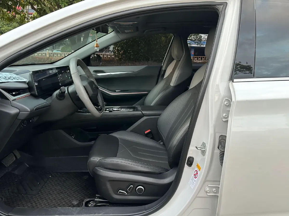 2023 ChangAn Raeton Plus 1.5T 188HP L4 7DCT,autocango,china used car exporter,china ev exporter,chinese used car exporter,chinese used ev exporter