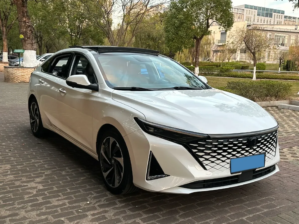 2023 ChangAn Raeton Plus 1.5T 188HP L4 7DCT,autocango,china used car exporter,china ev exporter,chinese used car exporter,chinese used ev exporter