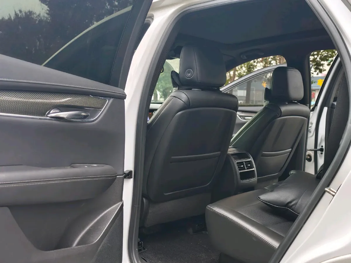 2022 Cadillac XT5 2.0T 237HP L4 9AT,autocango,china used car exporter,china ev exporter,chinese used car exporter,chinese used ev exporter