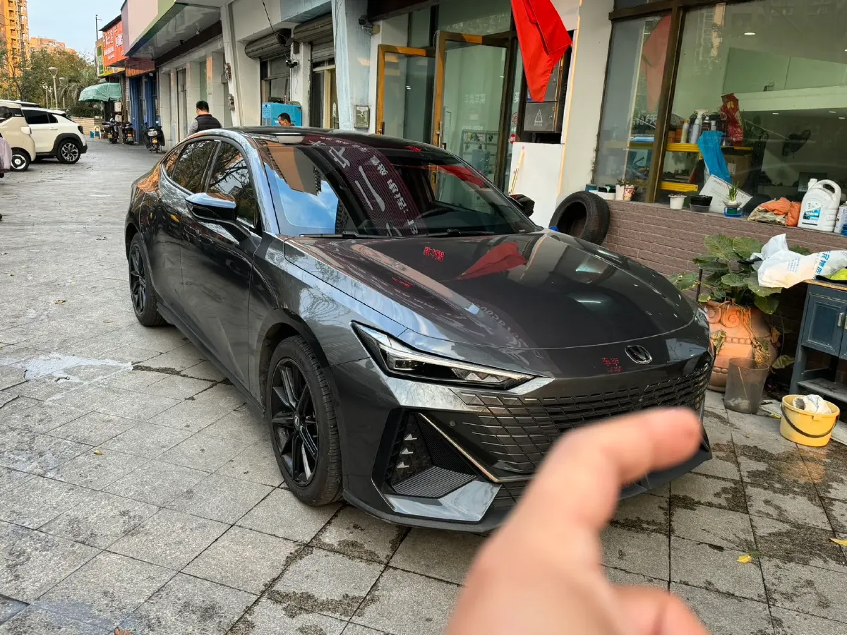 2023 ChangAn UNI-V 1.5T 188HP L4 7DCT,autocango,china used car exporter,china ev exporter,chinese used car exporter,chinese used ev exporter
