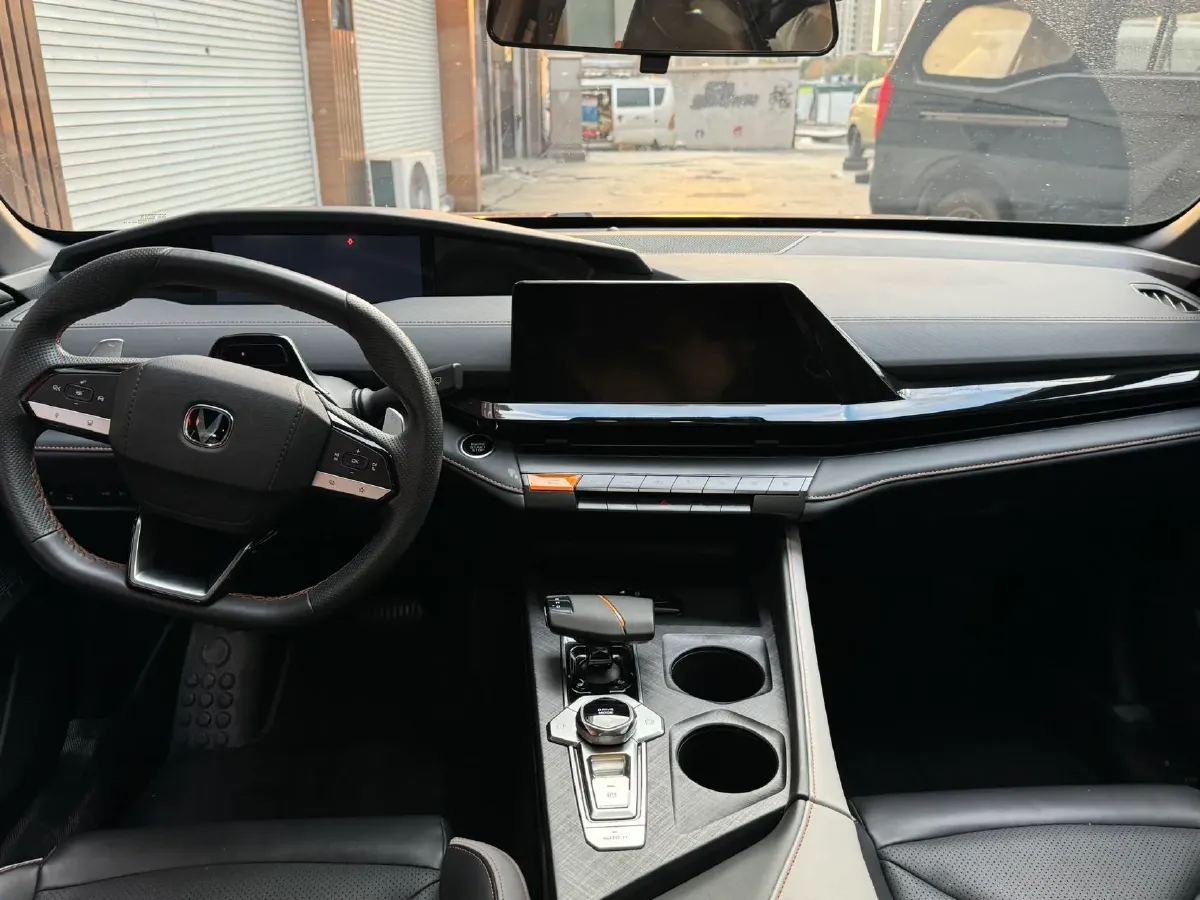 2023 ChangAn UNI-V 1.5T 188HP L4 7DCT,autocango,china used car exporter,china ev exporter,chinese used car exporter,chinese used ev exporter