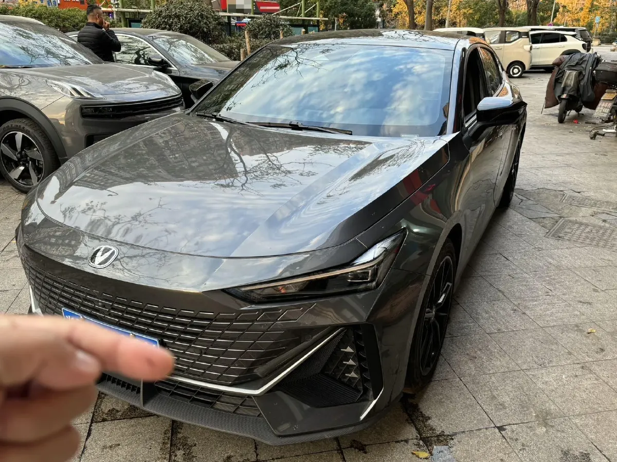 2023 ChangAn UNI-V 1.5T 188HP L4 7DCT,autocango,china used car exporter,china ev exporter,chinese used car exporter,chinese used ev exporter